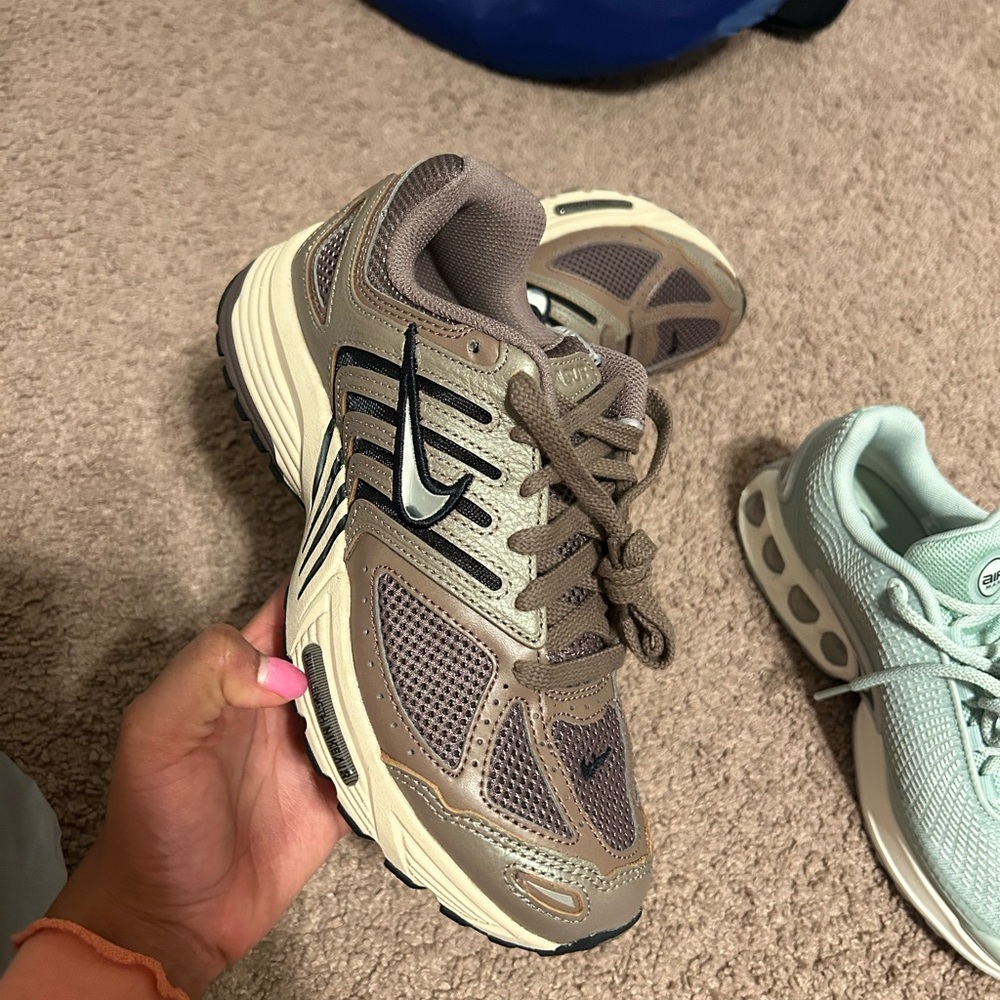 Nike Women's Brown Running Shoes